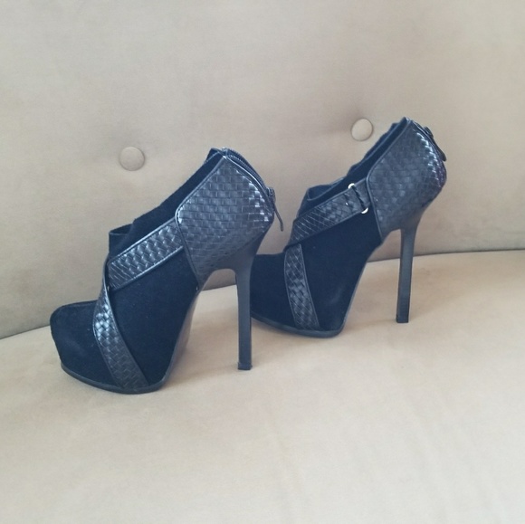 BEBE SHAYLA BLACK PLATFORM BOOTIES SIZE 7 - Picture 1 of 5